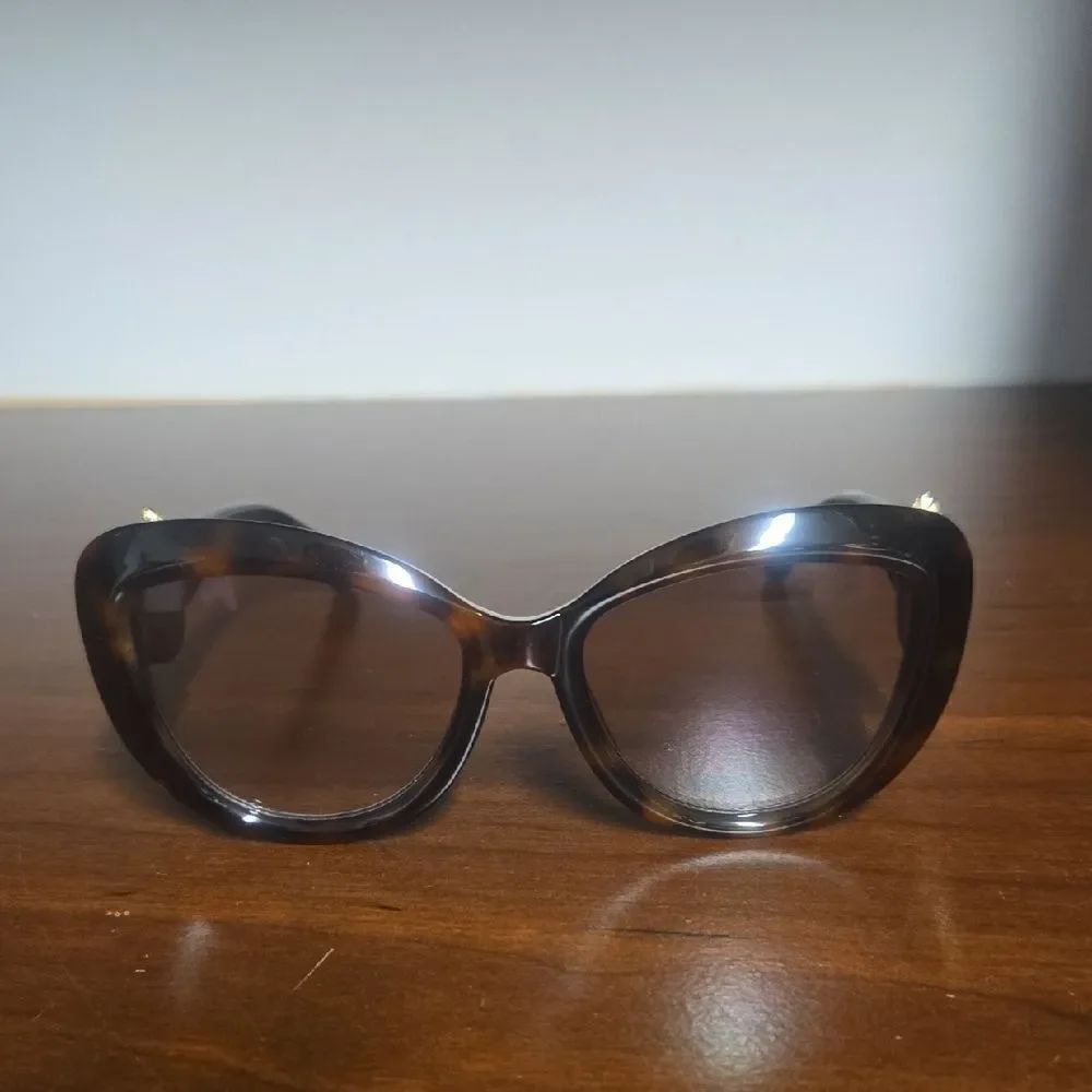 Tortoise Shell Women's Sunglasses - Picture 2 of 7